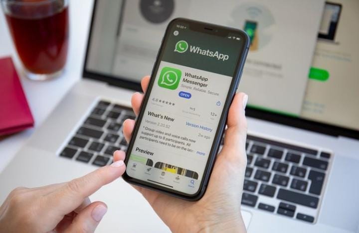 Fitur baru WhatsApp diumumkan langsung oleh Mark Zuckerberg, pemilik Facebook Inc yang merupakan induk usaha WhatsApp, melalui akun Facebook dan Instagram miliknya. Foto: Repro Kompas.com