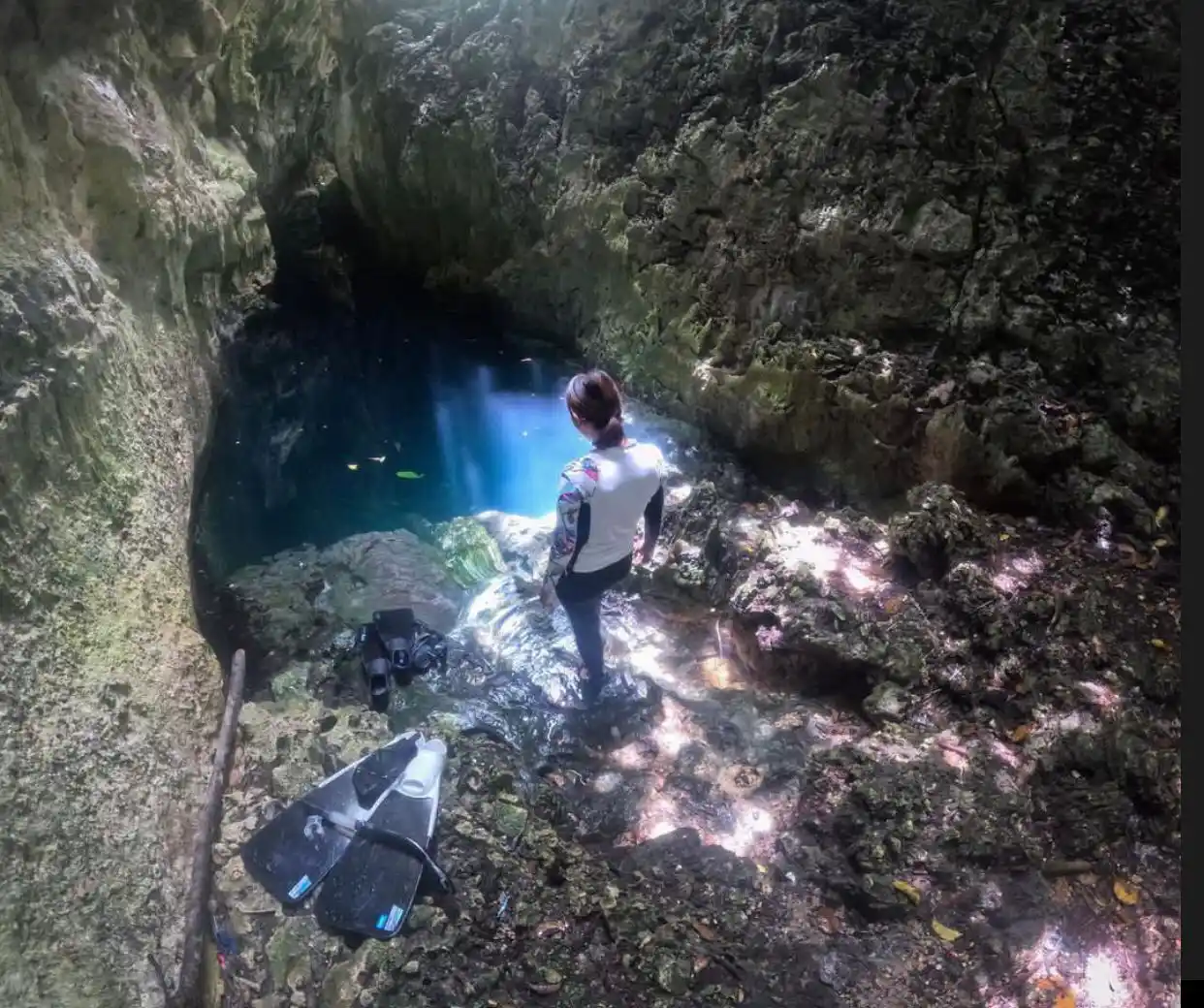 Gua Moko memiliki kedalaman 20 meter yang cocok untuk freediving. Foto: Repro Instagram Kharisma