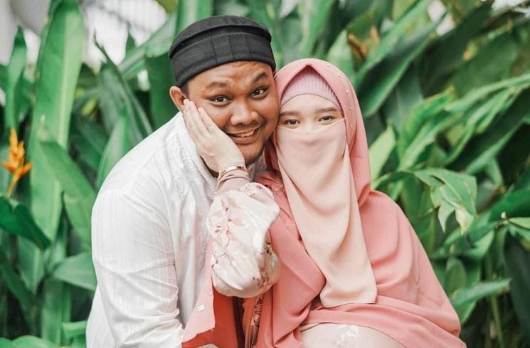 Rumah tangga penyanyi Virgoun dan Inara Rusli tengah dilanda isu tak sedap. Secara mengejutkan, Inara Rusli mengungkap adanya dugaan perselingkuhan yang dilakukan oleh suaminya, Virgoun Tambunan. Foto: Instagram