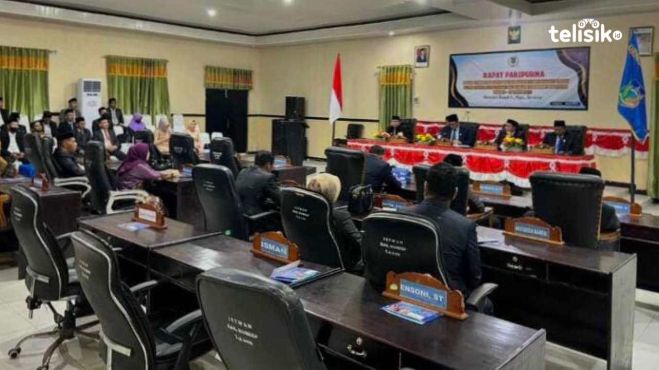 Rapat Paripurna DPRD Konawe Kepulauan dalam rangka memperingati HUT ke-10 daerah tersebut, Selasa (11/4/2023). Foto: Lukman Nul Hakim/Telisik
