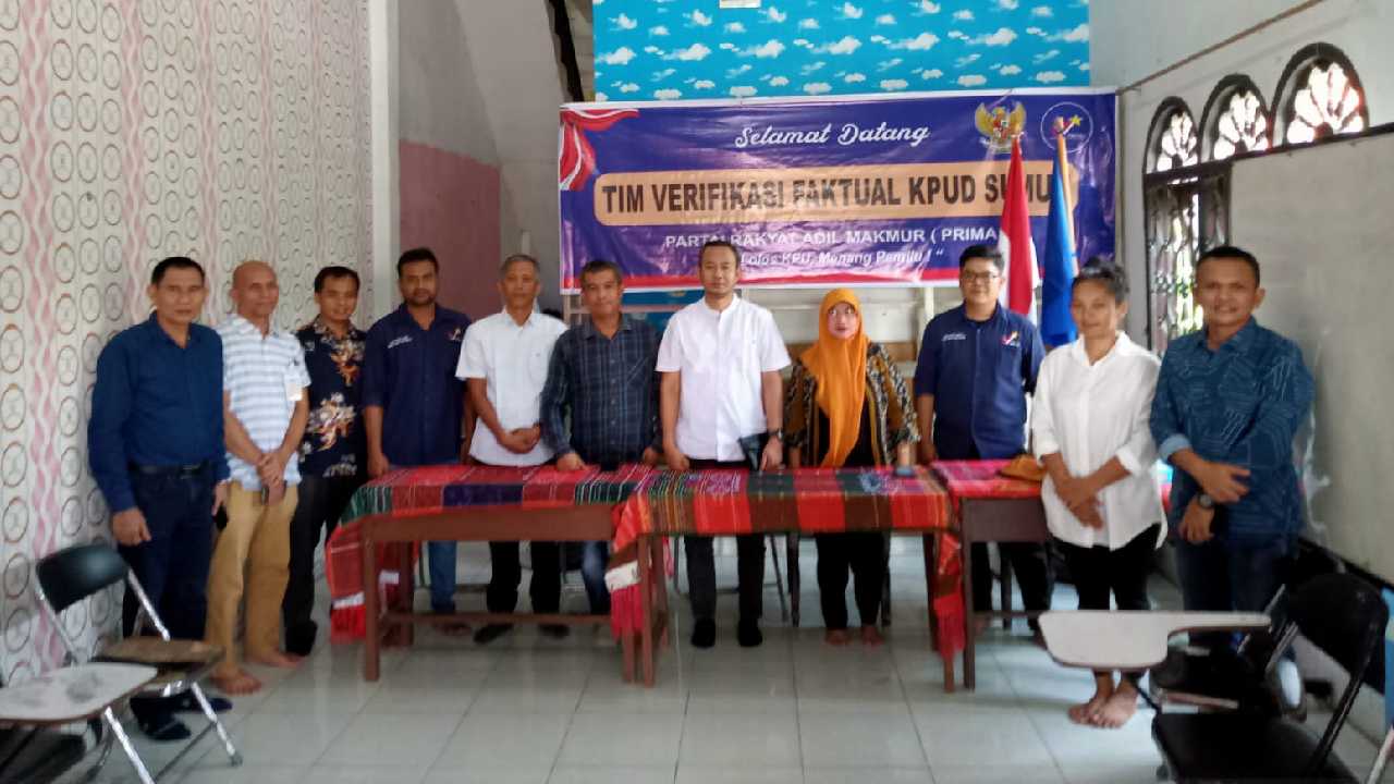 KPU dan Bawaslu mendatangi kantor Sekretariat DPW Partai Prima Sumatera Utara untuk melakukan verifikasi faktual. Foto: Dokumentasi tim DPW Partai Prima Sumatera Utara