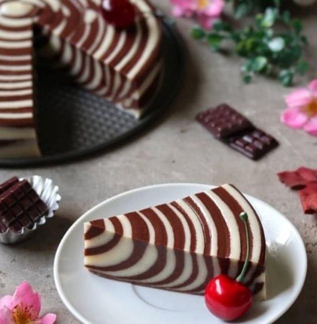Puding zebra yang bahan utamanya adalah roti tawar. Banyak variasi takjil lain yang dapat dibuat dari bahan dasar roti tawar. Foto: Repro Briliofood.net