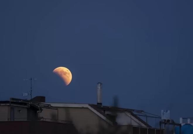 Gerhana matahari hibrida akan terjadi pada 20 April 2023 besok, fenomena ini merupakan jenis gerhana matahari yang paling langka, paling menarik, dan bisa dibilang paling spektakuler serta menarik secara global. Foto: Jatimnetwork.com