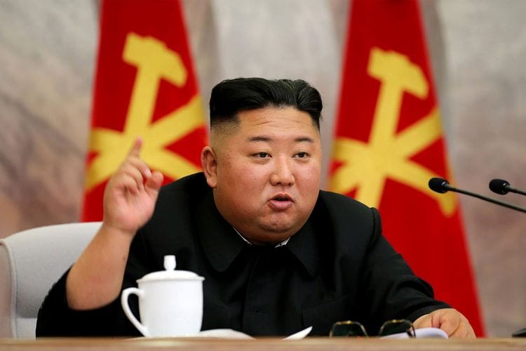 Pemerintah Korea Utara (Korut) mengeksekusi mati seorang ibu hamil setelah menunjuk foto Kim Il Sung, kakek Kim Jong Un. Foto: Repro AFP