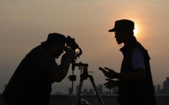 Perbedaan merupakan hal yang tidak dapat dihindari karena Muhammadiyah menggunakan kriteria Wujudul Hilal sementara pemerintah memakai kriteria Imkan Rukyat (visibilitas hilal). Foto: Repro Cnnindonesia.com