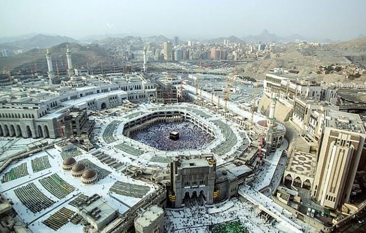 Berangkat haji dan umrah adalah impian tiap muslimin di seluruh dunia. Namun, sebelum mendaftarkan diri, ada baiknya Anda menelusuri jasa travel yang akan Anda gunakan agar terhindari dari penipuan. Foto: Repro Kompas.com