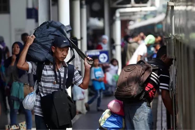 Salah satu momen yang paling dinanti ketika lebaran adalah mudik atau pulang ke kampung halaman. Foto: Melansir