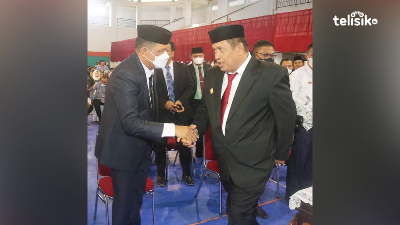 Bupati Muna, LM Rusman Emba bersama Sekda, Eddy Uga. Foto: Sunaryo/Telisik