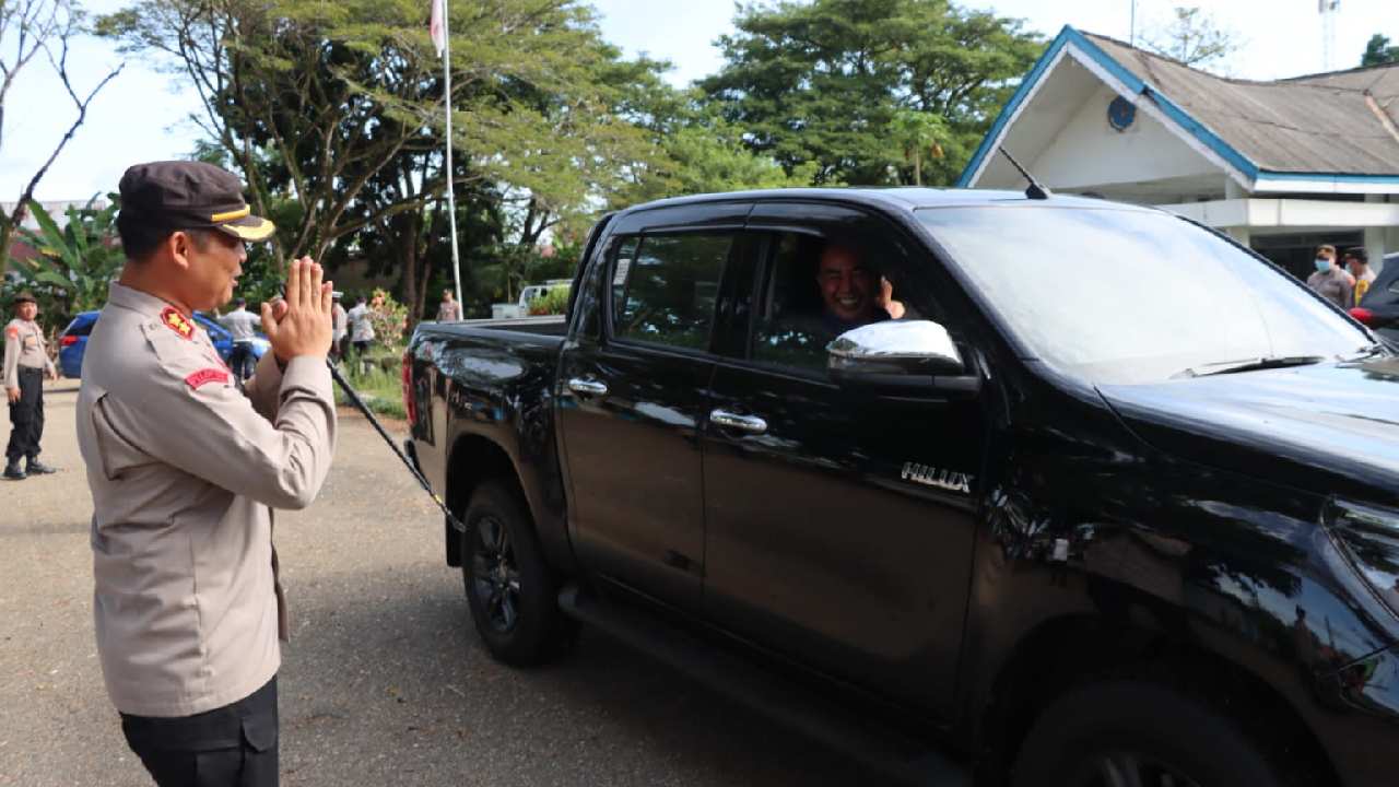 Kapolres Konawe memimpin secara langsung pelaksanaan operasi ketupat anoa 2023 untuk meningkatkan keselamatan dalam berlalu lintas. Foto: Ist.