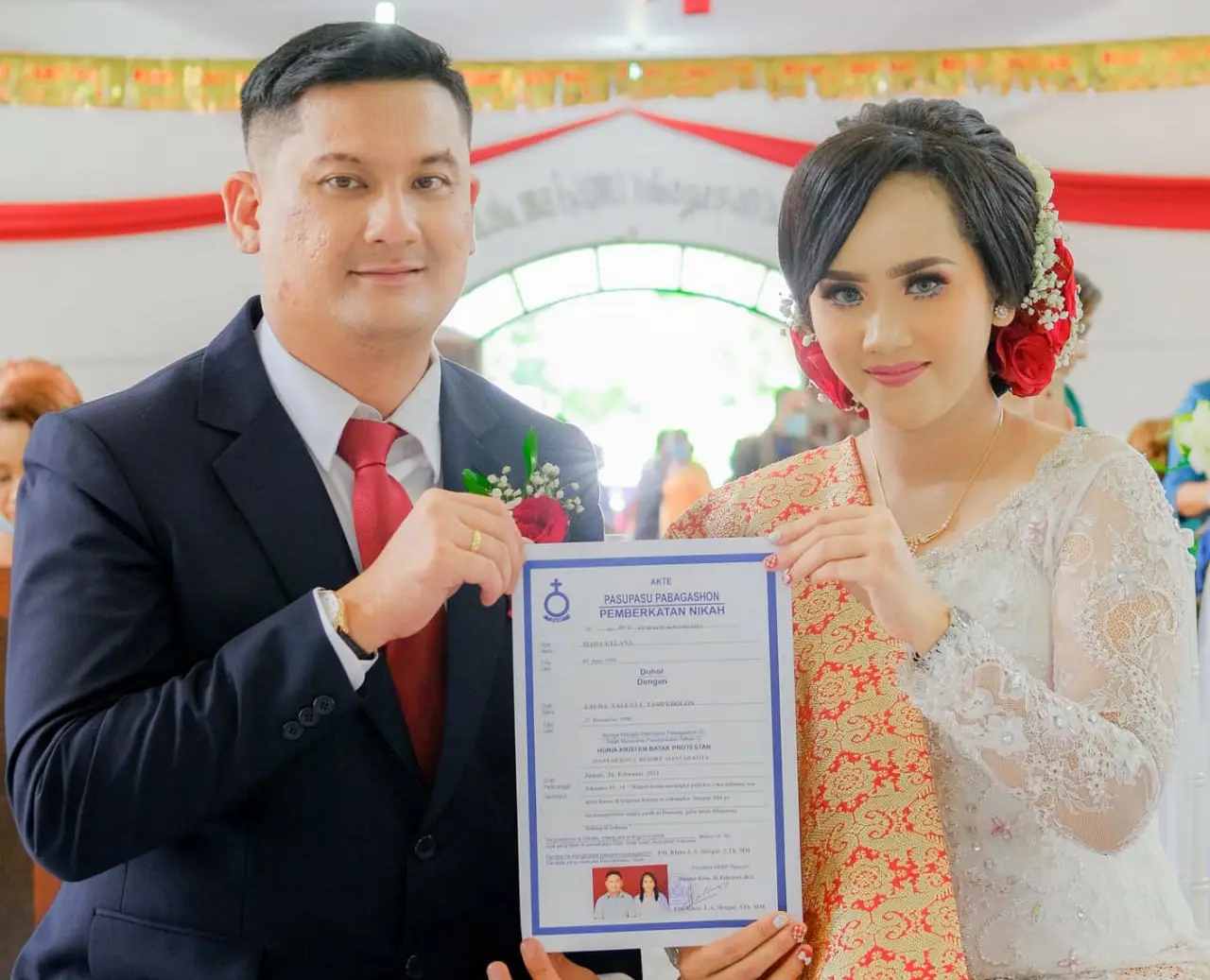 Mada Kelana ketika menikah dengan Laura Tampubolon di Gereja HKBP di Kota Pematangsiantar. Foto: Ist.