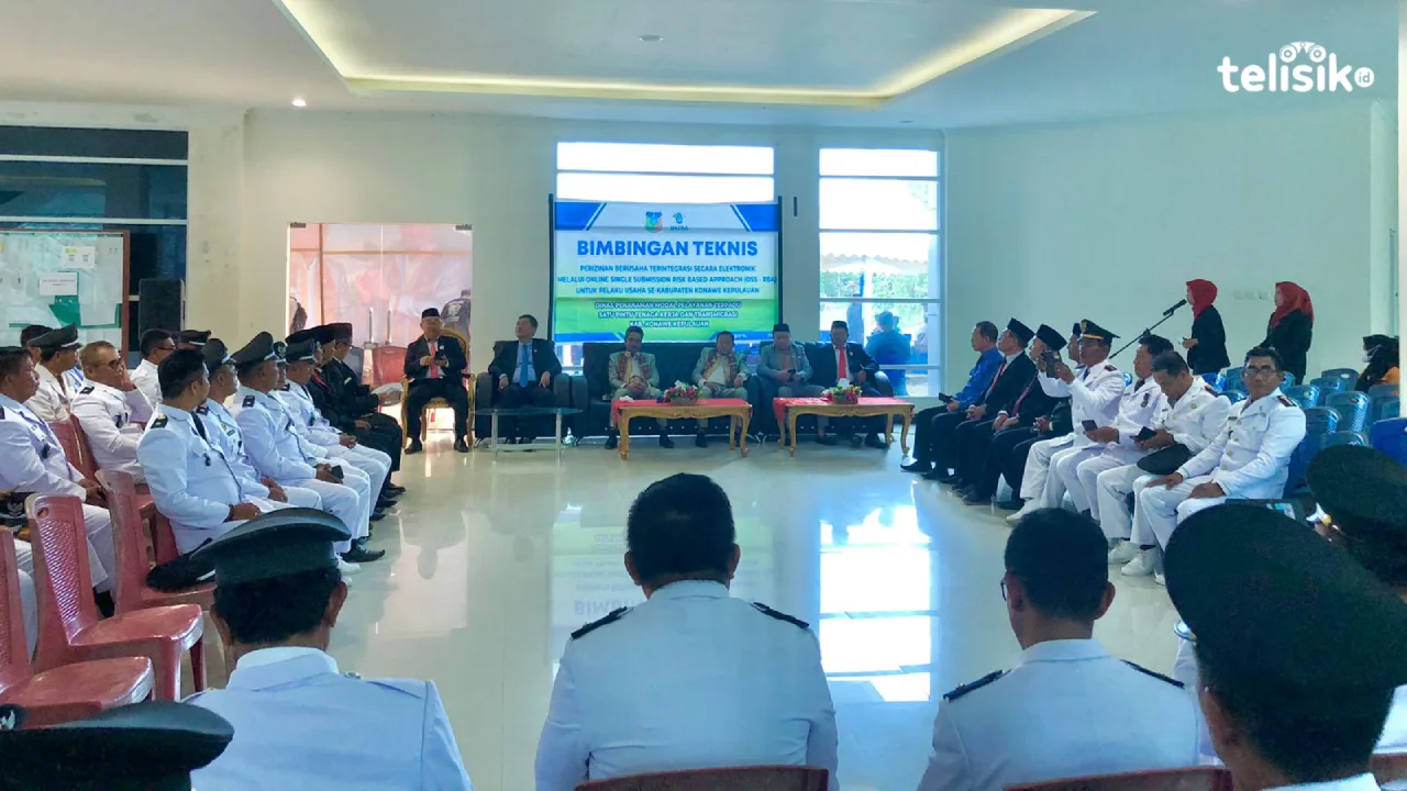 Bimbingan teknis (bimtek) perizinan berusaha terintegrasi secara elektronik melalui aplikasi OSS-RBA. Foto: Lukman Nul Hakim/Telisik