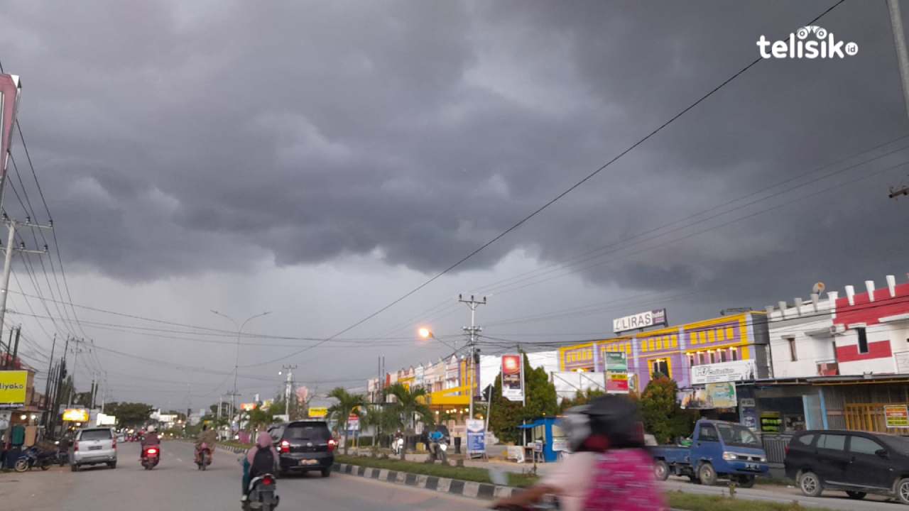 Beberapa daerah di Sulawesi Tenggara diprediksi bakal diguyur hujan dalam sepekan ke depan. Namun beberapa daerah lainnya diprediksi tidak turun hujan. Foto: La Ode Andi Rahmat/Telisik
