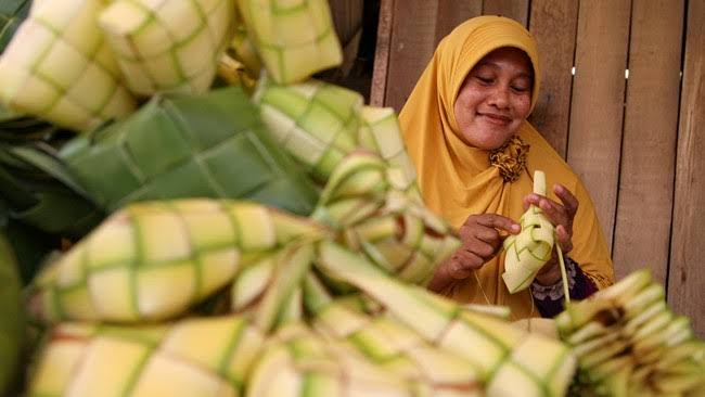Suasana menjelang Idul Fitri merupakan waktu yang istimewa untuk bertemu, berkumpul, dan bersilahturahmi dengan keluarga besar dan sanak saudara. Foto: Repro Antara