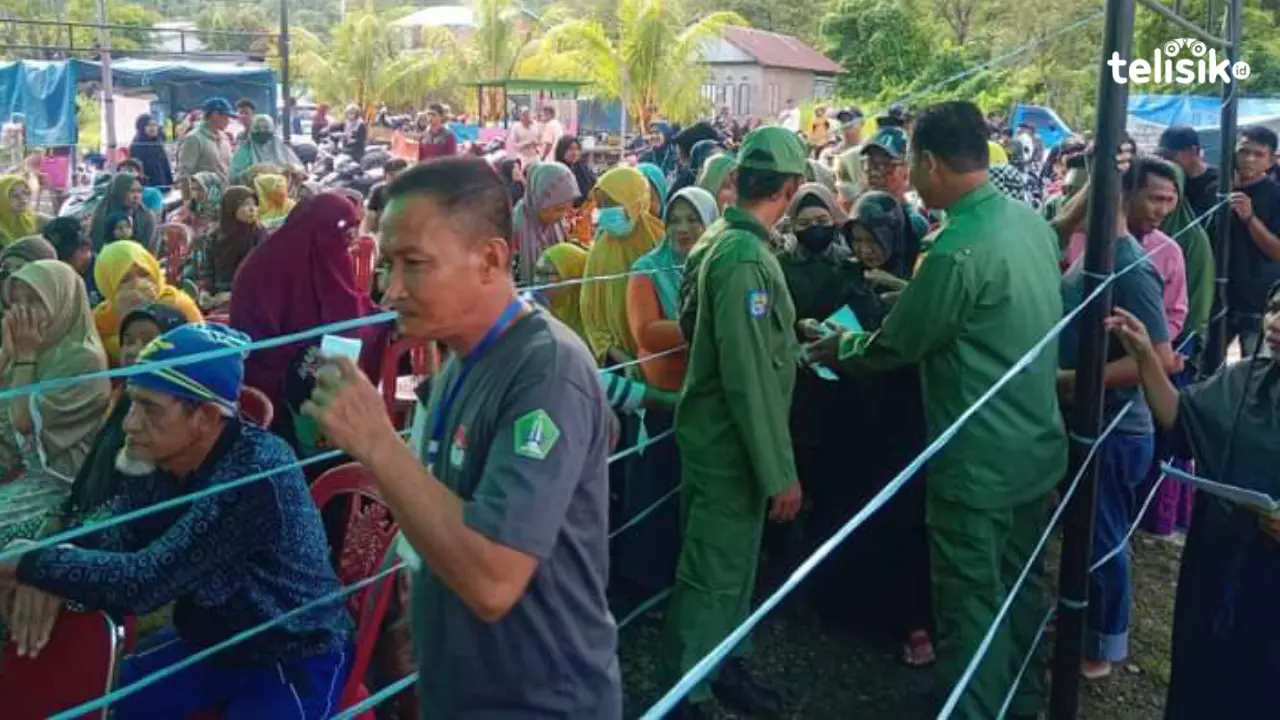 Pemungutan suara pilkades yang digelar serentak di Kabupaten Kolaka Utara pekan lalu. Foto: Muh Risal H/Telisik