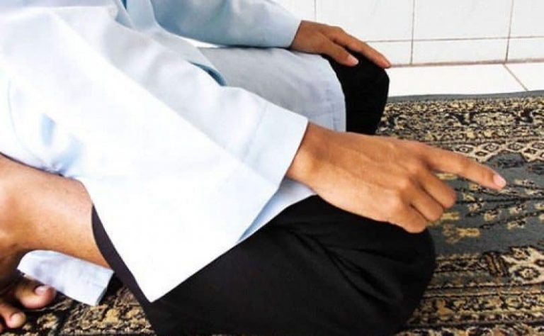 Setelah tasyahud sebelum salam, adalah salah satu posisi dimana Rasulullah biasa berdoa di dalam salat. Foto: Repro Topbgt.id