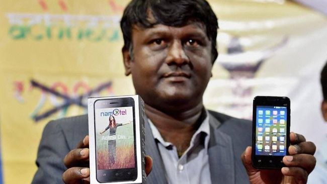 Ponsel pintar yang berasal dari India bernama Namotel Acche Din menjadi HP termurah di dunia, hanya Rp 19 ribuan. Foto: Repro Indian Express