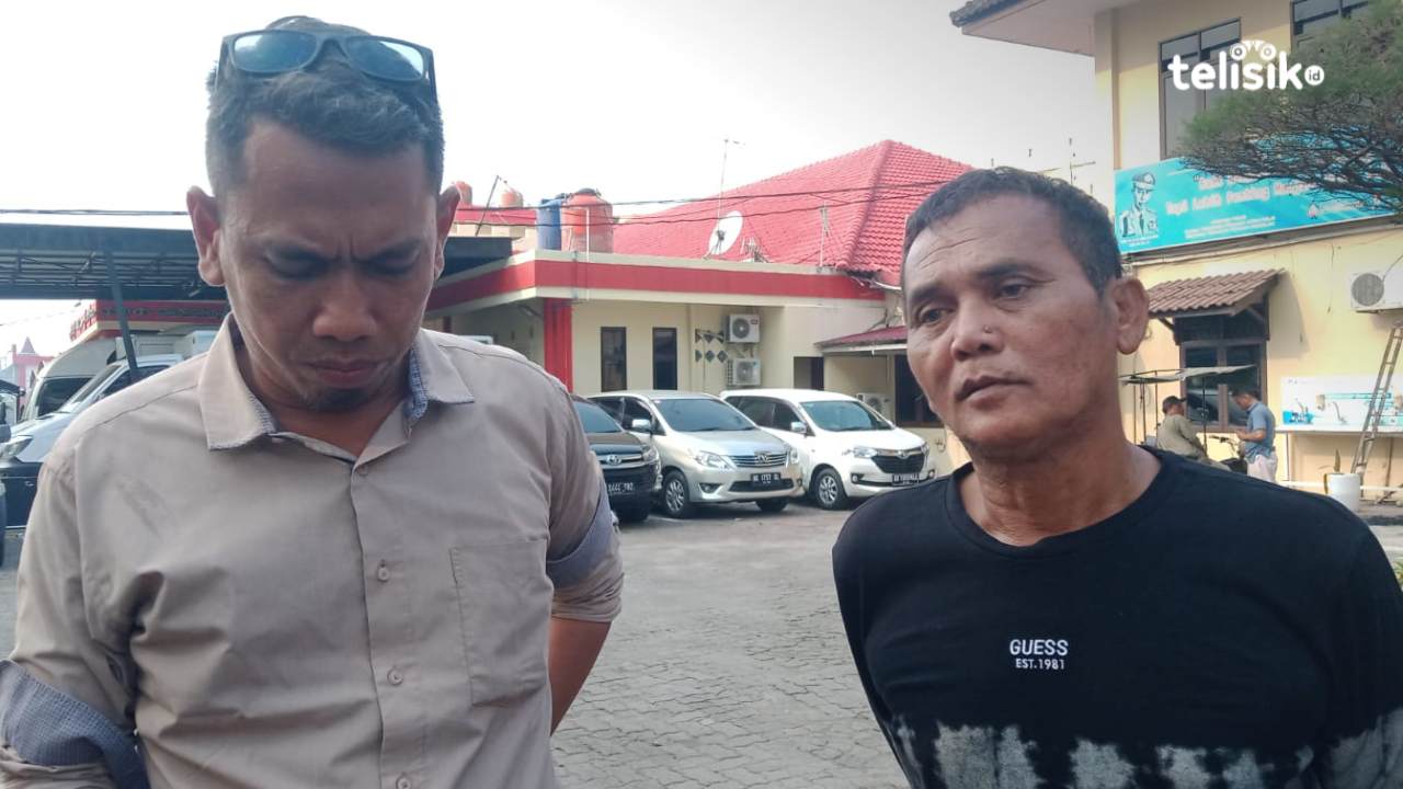 Ketua Kelompok Tani Mekar Jaya (kanan) bersama tim kuasa hukumnya ketika ditemui di Markas Polda Sumatera Utara, Jalan Sisingamangaraja KM.10,5 Medan. Foto: Reza Fahlefy/Telisik
