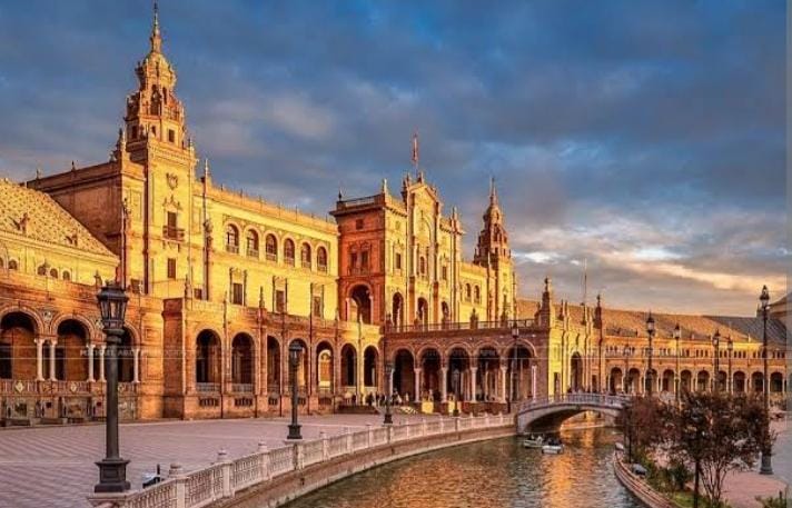 Banyak kota kecil di Spanyol kurang populasi, hal ini membuat beberapa kota kecil menawarkan insentif untuk orang asing agar mau tinggal dan bekerja di wilayahnya. Foto: Idntimes.com