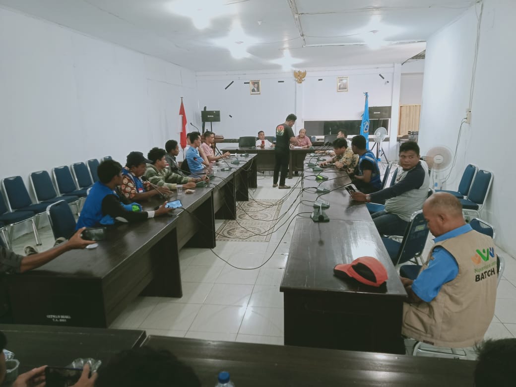 Rapat dengar pendapat karyawan PDAM yang digelar di Kantor DPRD Buton Selatan yang mengeluhkan gaji takndibayarkan selama 32 bulan. Foto: Ist.