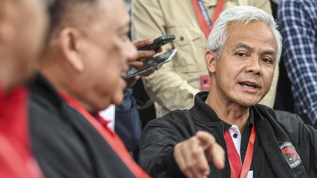 Tim relawan pemenangan Capres Ganjar Pranowo di Sulawesi Tenggara, resmi dipimpin mantan kader PAN, juga pernah menjabat Wakil Ketua DPRD Kolaka Utara dua periode, Anton. Foto: CNN Indonesia