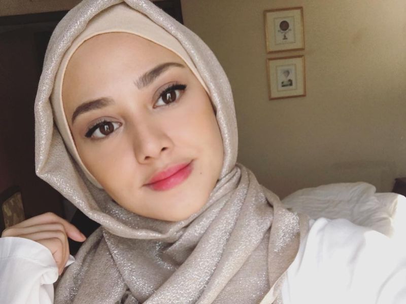 Aktris Fathia Latif asal Malaysia, negara yang wanitanya masih mempertahankan keperawanan sebelum menikah. Foto: Repro Rotikaya