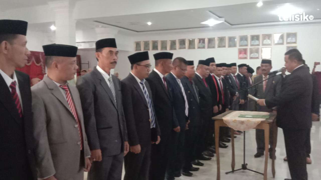 Bupati Muna, LM Rusman Emba melantik pejabat esalon II hasil lelang jabatan dan pejabat esalon III, serta IV. Foto: Sunaryo/Telisik