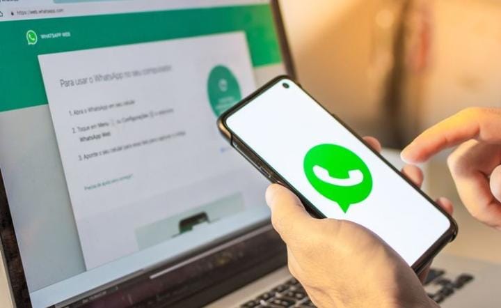 WhatsApp memungkinkan pengguna mengedit pesan yang sudah terlanjur dikirim. Namun, WhatsApp membatasi pesan yang tidak lebih dari 15 menit setelah dikirim. Foto: Repro Kompas.com