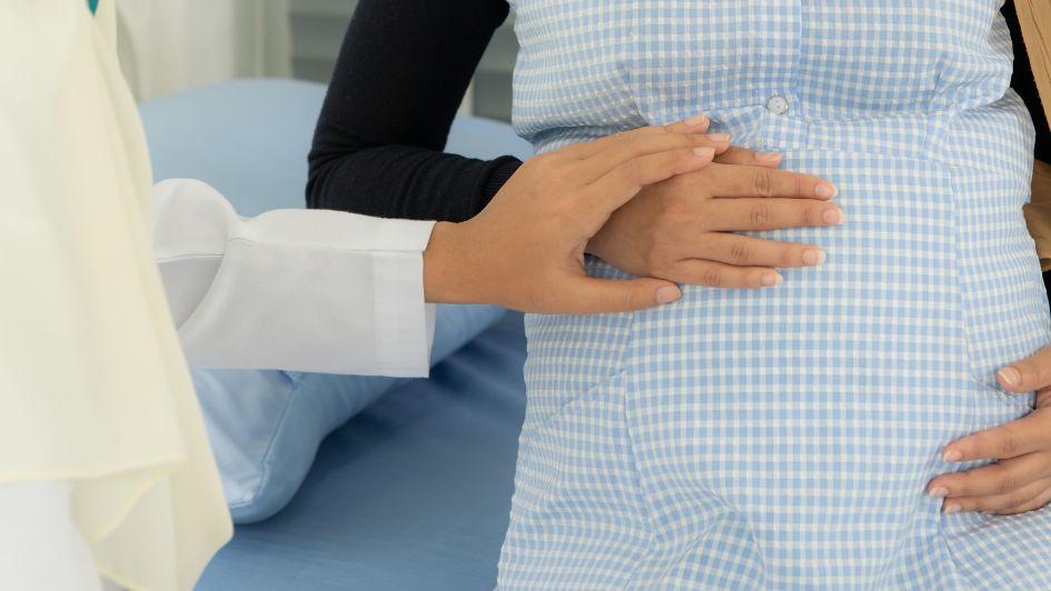 Cegah stunting pada awal kehamilan menjadi salah satu upaya yang efektif melahirkan generasi unggul. Foto: Repro herminahospitals.com