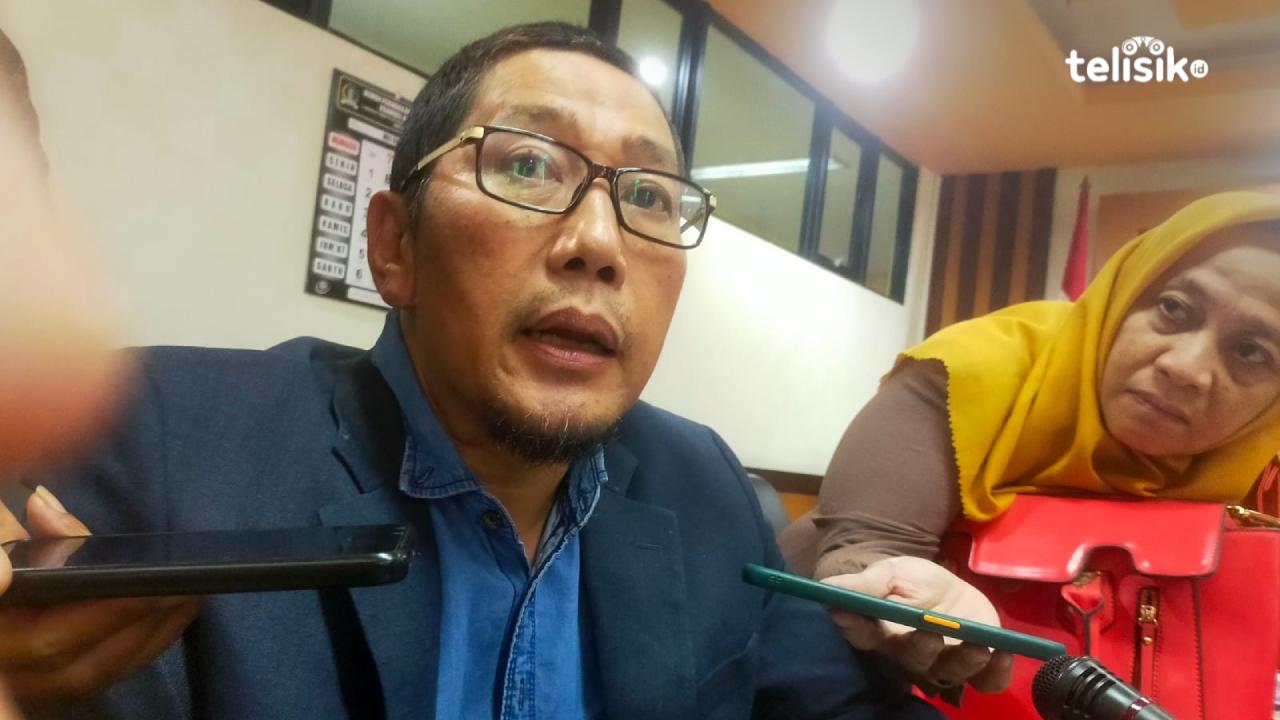 Pengurus PAN Jawa Timur, Khulaim Junaidi saat memberikan keterangan terkait dukungan NU Sidoarjo untuk caleg perempuan Sidoarjo. Foto: Try Wahyudi Ari Setyawan/Telisik