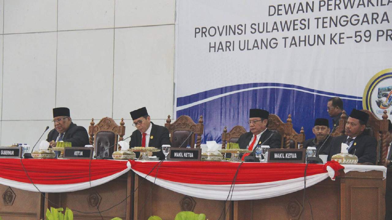 Rapat Paripurna DPRD Sulawesi Tenggara memperingati HUT ke-59 Sulawesi Tenggara di Aula Bahteramas pada Kamis (27/4/2023). Foto: Ist.