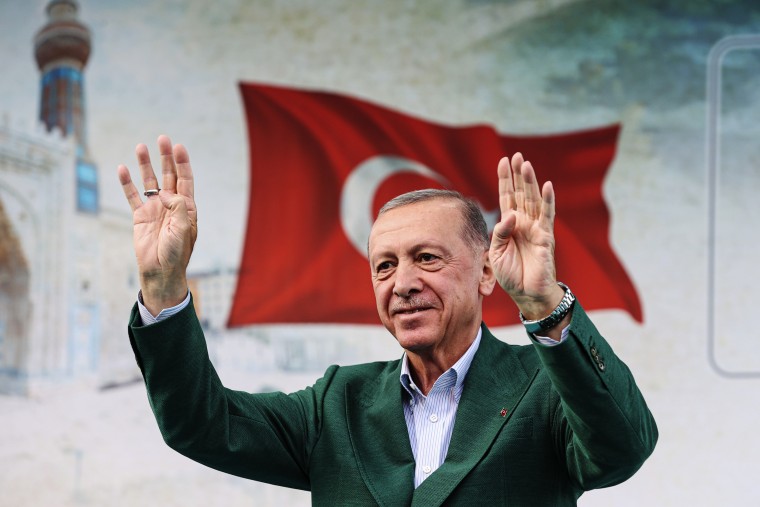 Recep Tayyip Erdogan memenangkan pemilihan umum (pemilu) Turki putaran kedua. Hasil pemungutan suara menunjukkan sang petahana sukses meraup 52,14 persen suara. Foto: Repro Eramuslim
