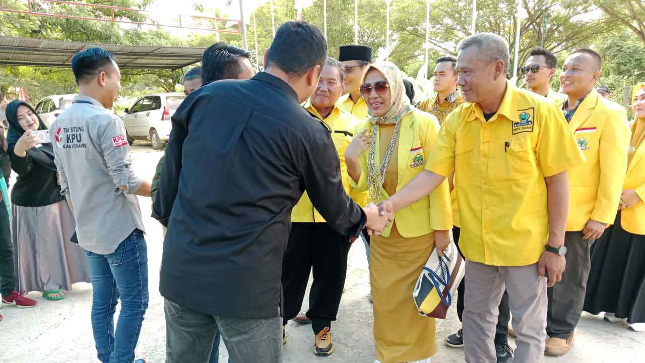 Berkas pencalonan bakal calon legislatif Partai Golkar dikembalikan namun tetap optimis dapat mengembalikan masa kejayaannya. Foto: Ist.