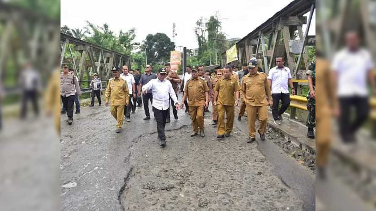 Gubernur Sumatera Utara, Edy Rahmayadi mengecek sejumlah jalan rusak di Kabupaten Simalungun. Foto: Humas Pemprov Sumatera Utara