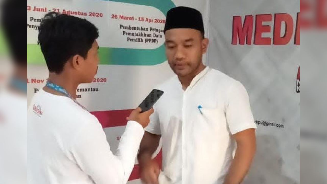 Koordinator Devisi Teknis KPU Kolaka Timur, Anhar tegaskan akan tetap membuka pendaftaran bacaleg sesuai dengan jadwal yang telah ditentukan. Foto: Ist.