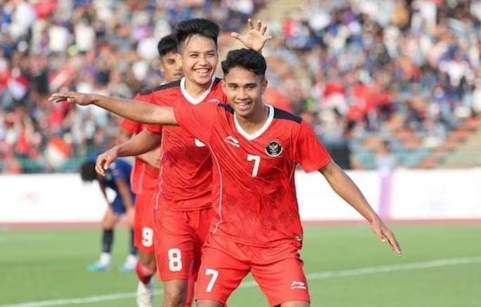 Selebrasi Marselino Ferdinan dalam laga Grup A SEA Games 2023 Timnas Indonesia U-22 vs Filipina U-22, Sabtu (29/4/2023). Foto: Repro Bola.net