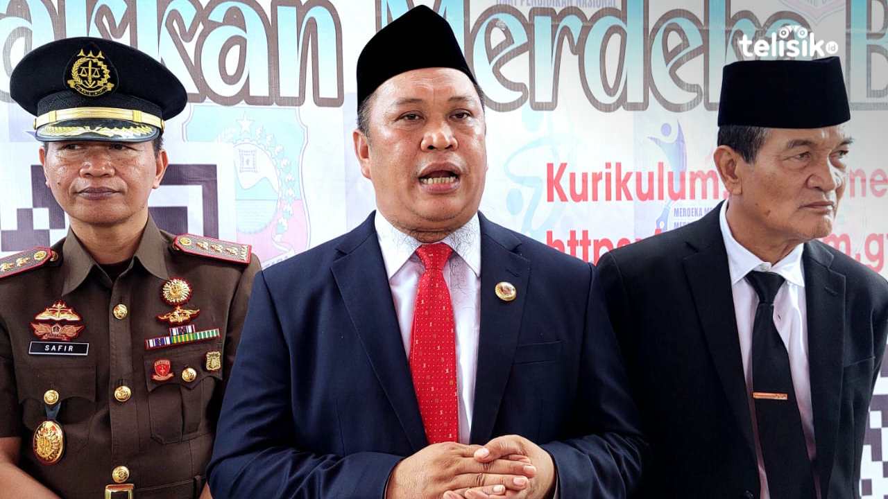 Bupati Konawe Utara Ruksamin, didampinggi Wakil Bupati Konawe Utara Abuhaera, dan Kejari Konawe dakam peringatan hardiknas. Foto: Bima Saputra Lotunani/Telisik