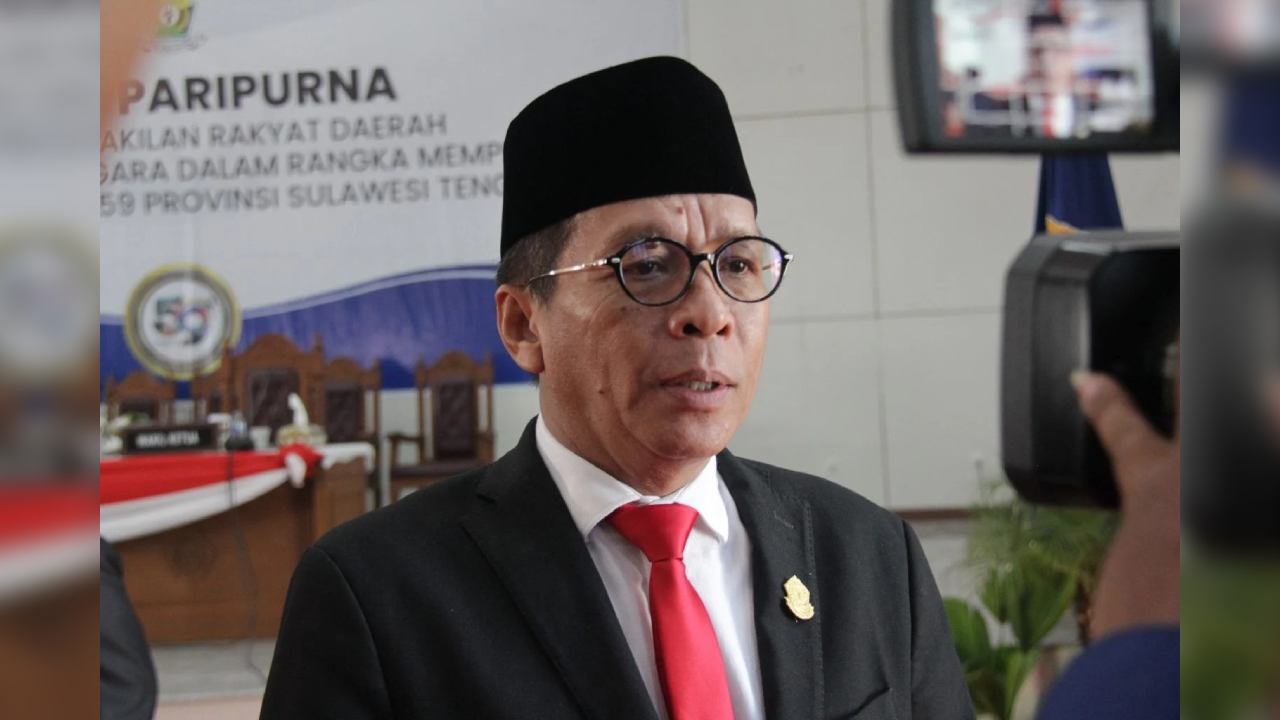 Ketua DPRD Sulawesi Tenggara, Abdurrahman Shaleh dalam Rapat Paripurna DPRD memperingati HUT ke-59 Sulawesi Tenggara. Foto: Ist.