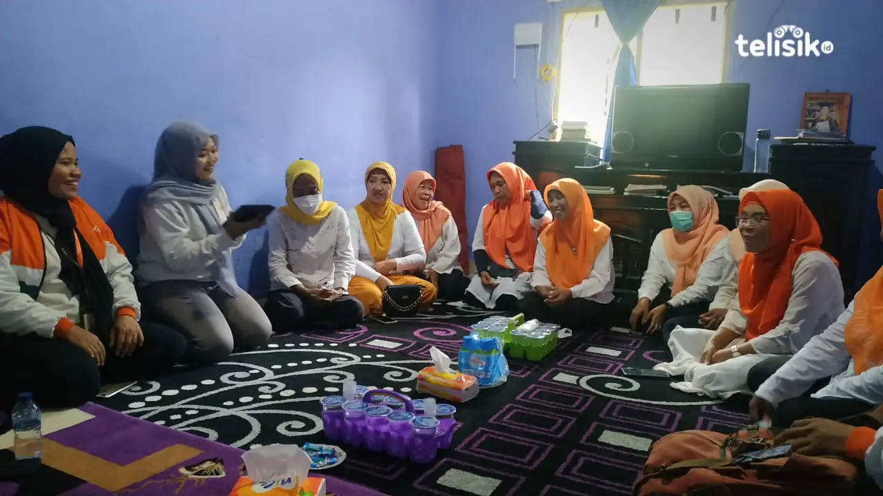 Kelompok atau sentra nasabah wanita pra sejahtera di Desa Onewila, Ranomeeto, Konawe Selatan. Foto: Adinda Septia Putri/Telisik