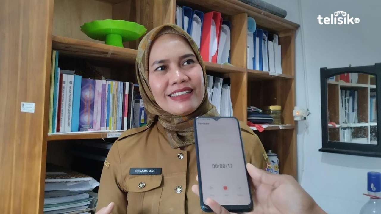 Kabag Hukum Setda Muna Barat, Yuliana Are sebut lomba cipta lagu mars dan hymne Muna Barat dibuka untuk umum. Foto: Putri Wulandari/Telisik