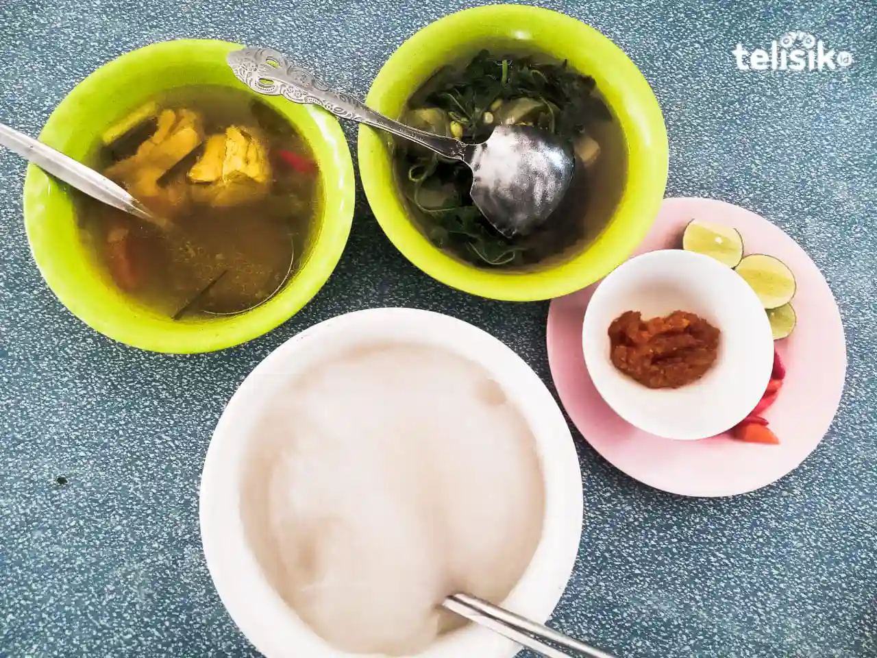 Sinonggi ikan, menu utama di Rumah Makan Medulu, Jalan Lawata, Mandonga, Kota Kendari. Foto: Wiwik Prihastiwi/Telisik