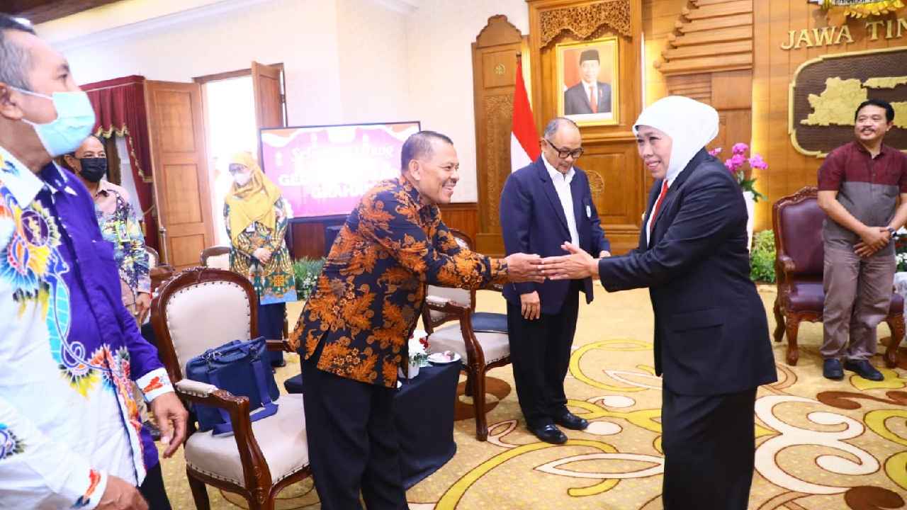 Para perwakilan organisasi nakes di Jawa Timur gelar pertemuan dengan gubernur untuk meminta dukungan RUU Kesehatan. Foto: Ist.