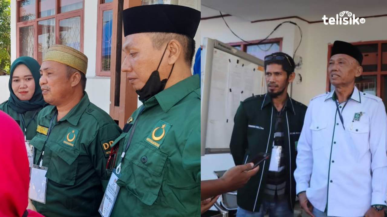Ketua DPC PBB Kolaka Utara, Ashar dan Ketua DPC PKB Kolaka Utara, Abbas memberikan keterangan pers usai mendaftarkan calegnya di kantor KPU. Foto: Muh Risal H/Telisik
