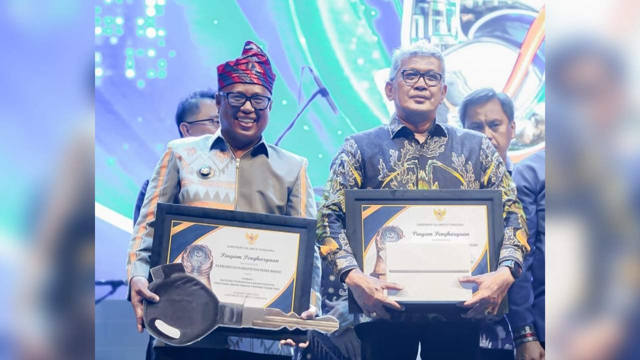 Kabupaten Muna Barat menerima penghargaan terbaik I Patriana Award tahun. Foto: Ist.