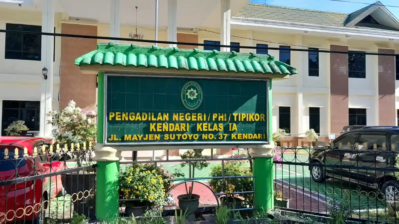Pengadilan Negeri (PN) Kendari tidak akan menahan terdakwa pelecehan seksual, oknum dosen Prof B dengan pertimbangan proses peradilan masih pada tahap tuntutan. Foto: Ist.