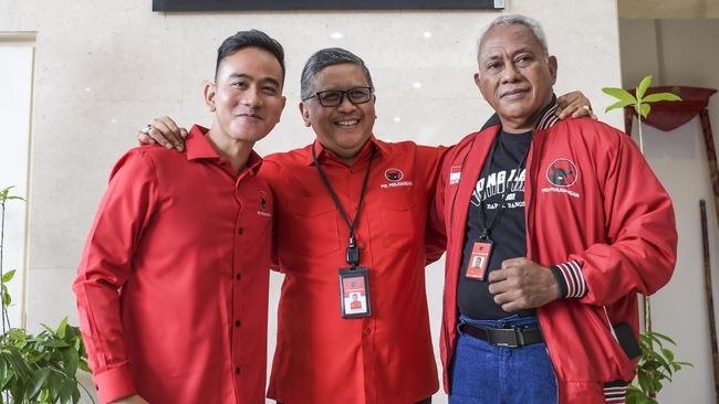 Wali Kota Solo Gibran Rakabuming Raka mengaku mendapatkan masukan dan nasihat dari Sekretaris Jenderal PDIP Hasto Kristiyanto. Foto: Repro CNNIndonesia