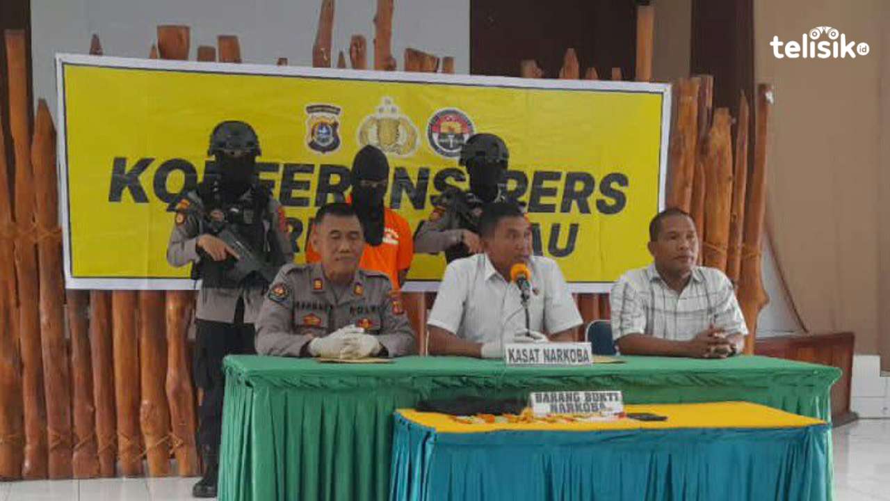 Polres Baubau saat melakukan konferensi pers di Aula Mapolres Baubau terkait penangkapan residivis kasus pencurian di Kota Baubau. Foto: Elfinasari/Telisik