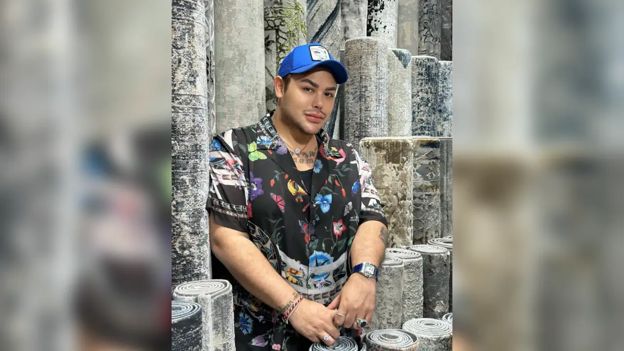 Ivan Gunawan memperkenalkan motif sorume di brand fashionnya. Foto: Repro Ig/@ivan_gunawan