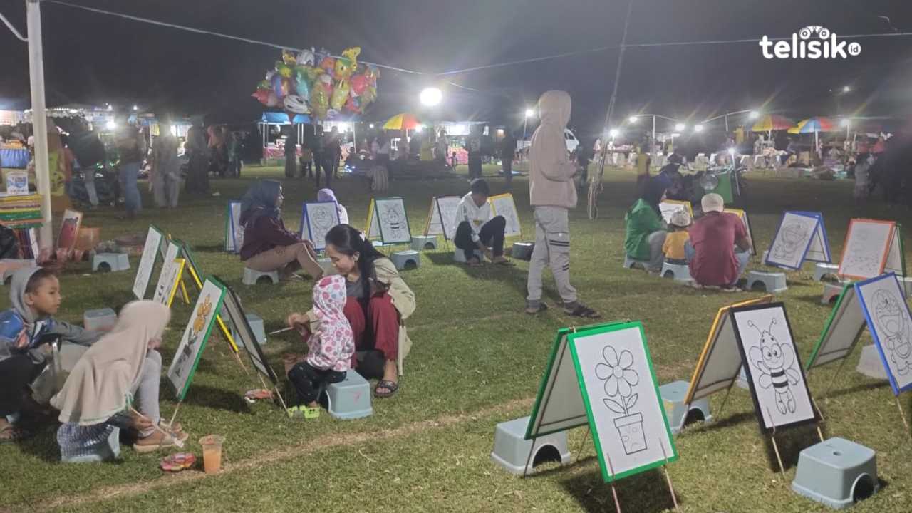 Suasana di stand para pelaku UMKM saat penutupan STQH tingkat Kabupaten Muna Barat. Foto: Putri Wulandari/Telisik