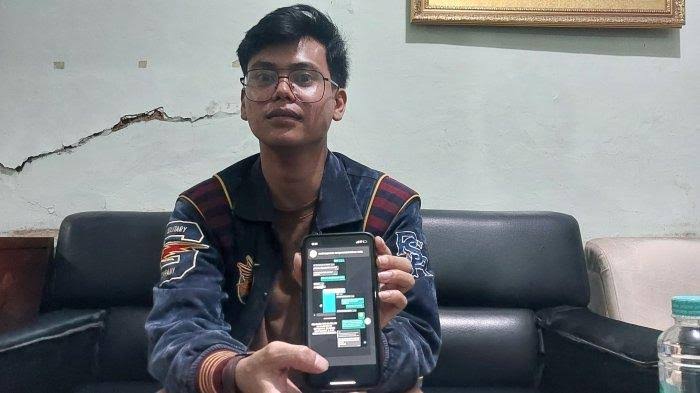 Husein Ali Rafsanjani memilih mundur sebagai guru ASN di Pangandaran setelah dirinya diintimidasi karena melapor kena pungli saat menjalani Latsar. Foto: Repro Jabar.tribunnews.com