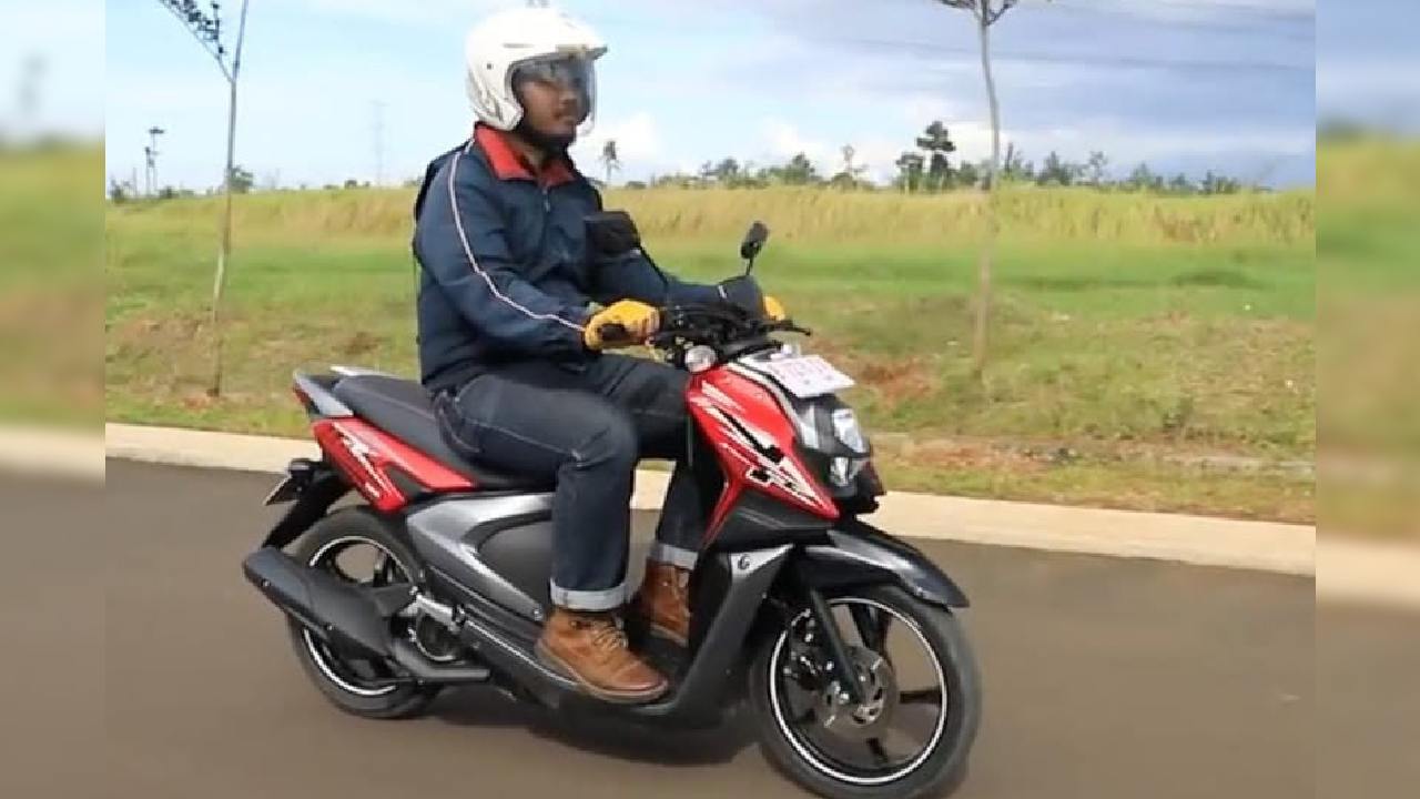 Yamaha X-Ride 125, motor matic dengan gaya trail, menggabungkan kepraktisan skutik dengan performa motor adventure. Foto: Repro Oto.com